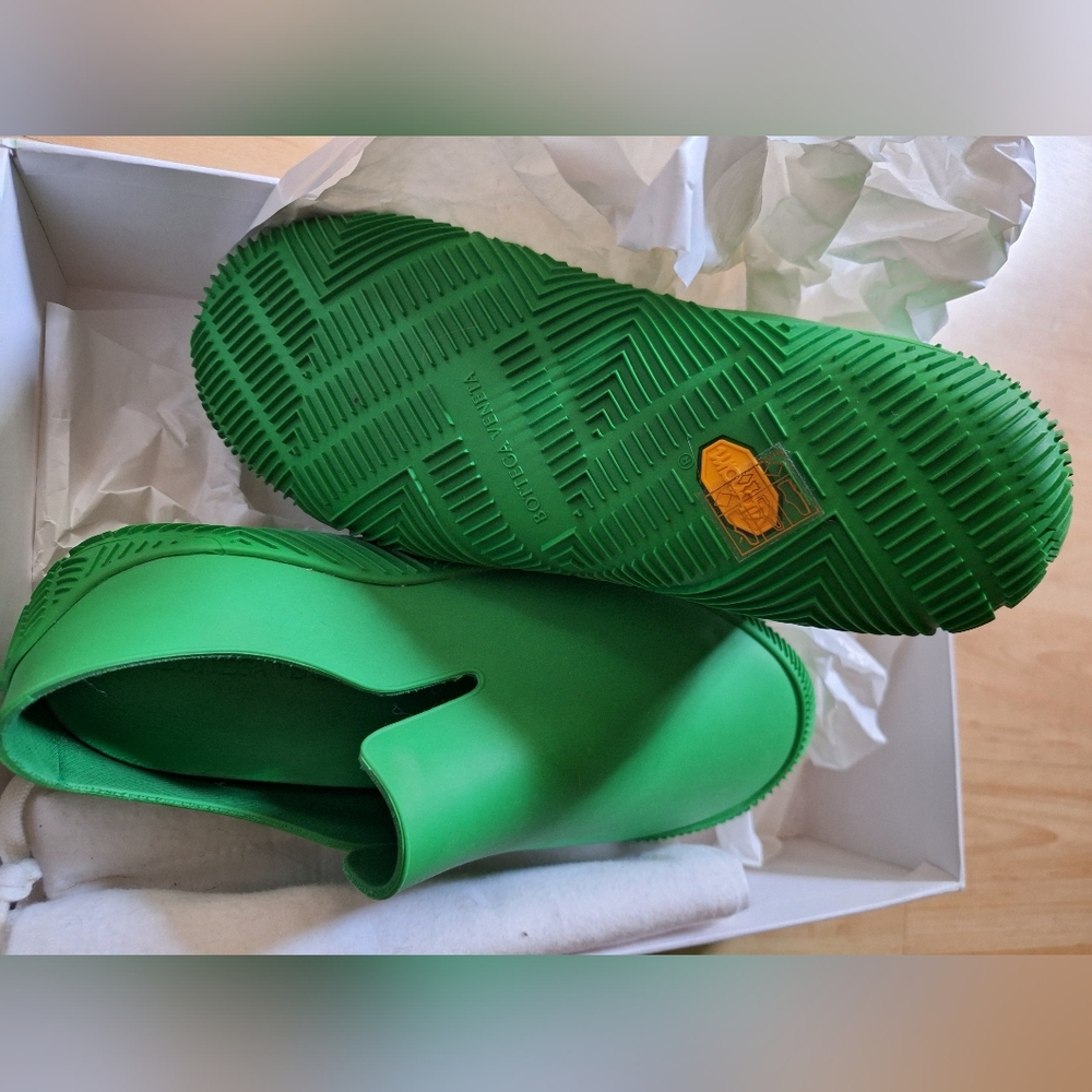 NIB Bottega Veneta green rubber climber sneakers shoes 6